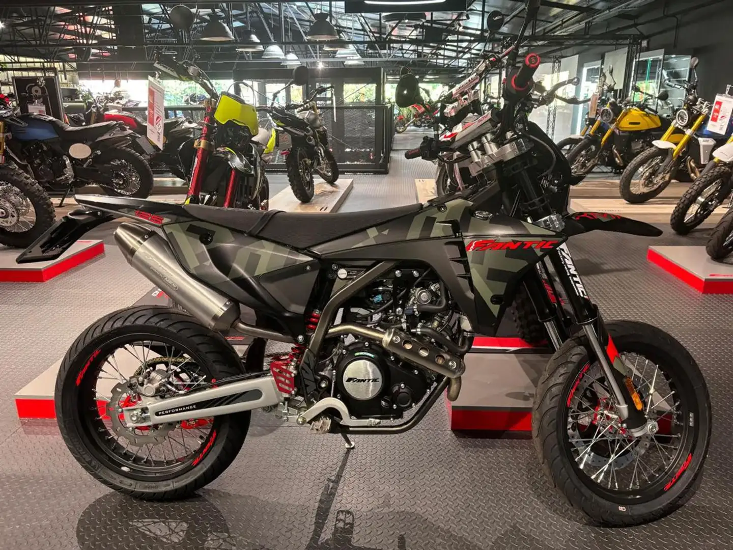 Fantic 125M PERFORMANCE LIMITED EDITION - 1