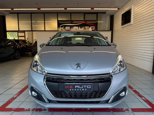 Peugeot 208 view 6