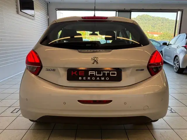 Peugeot 208 view 7