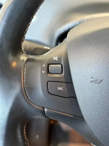 Peugeot 208 view 14