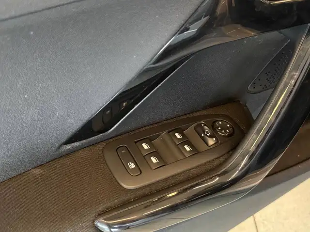 Peugeot 208 view 23