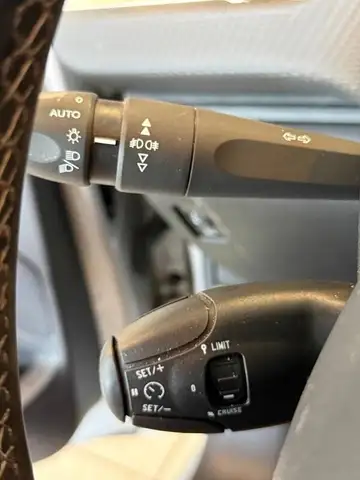 Peugeot 208 view 16