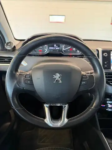 Peugeot 208 view 13