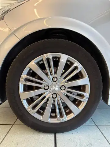 Peugeot 208 view 28