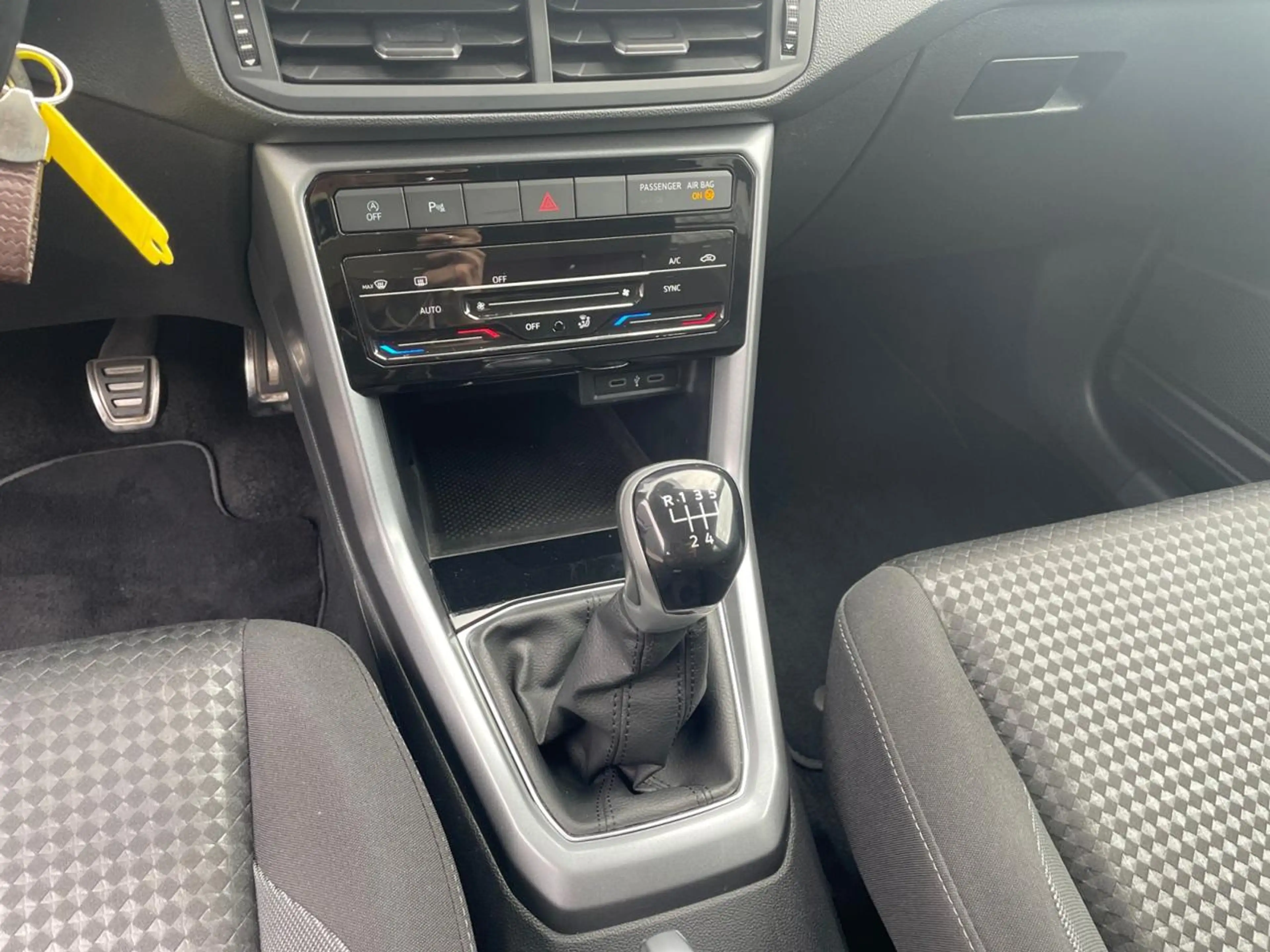Volkswagen T-Cross ACTIVE 1.0 TSI 95 ch — photo 11