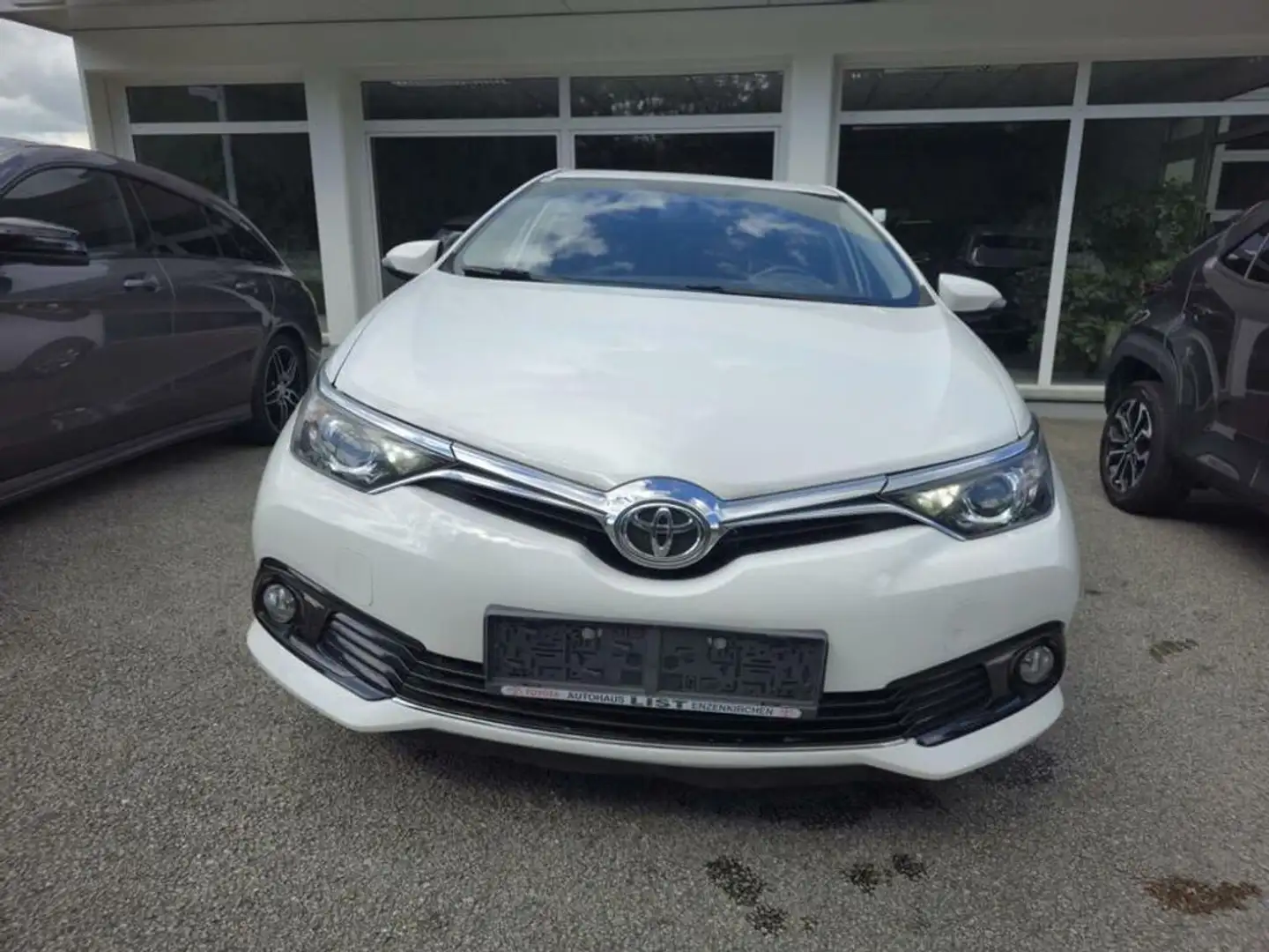 Toyota Auris Active Weiß - 2