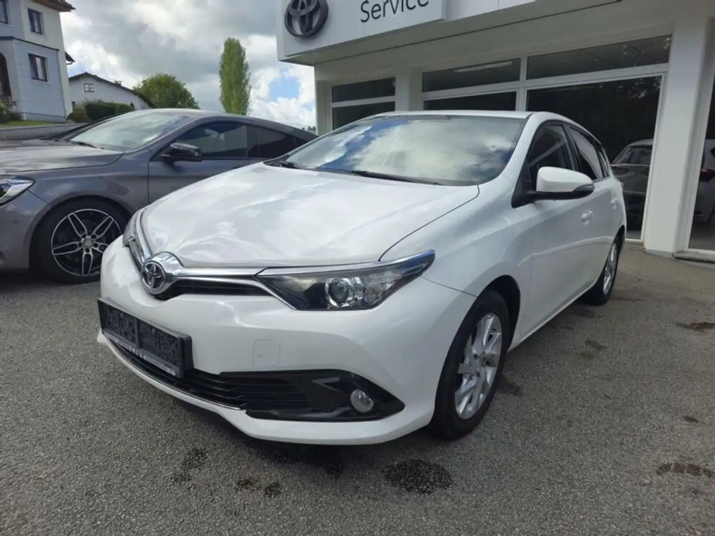 Toyota Auris Active Weiß - 1