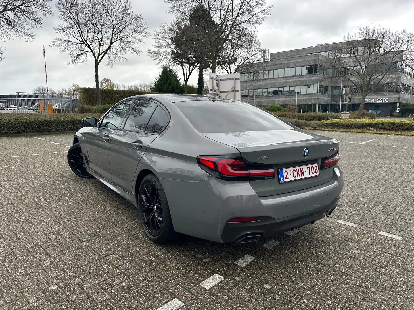 BMW 545 545eXAS PHEV Gris - 2