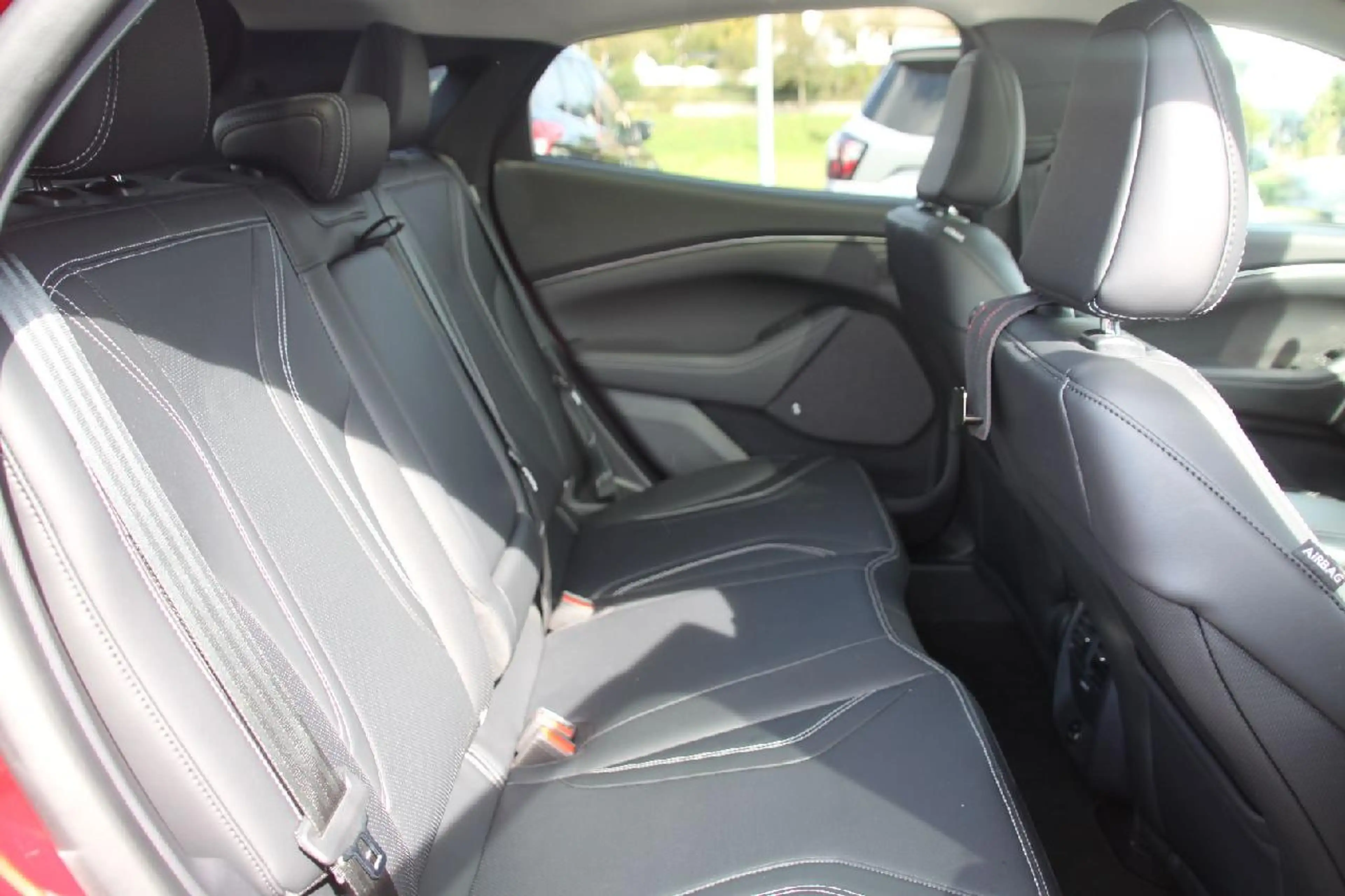 Ford Mustang Mach-E Premium+B&O+SHZ+LMF+NAVI+KLIMA+PANO+ — photo 15