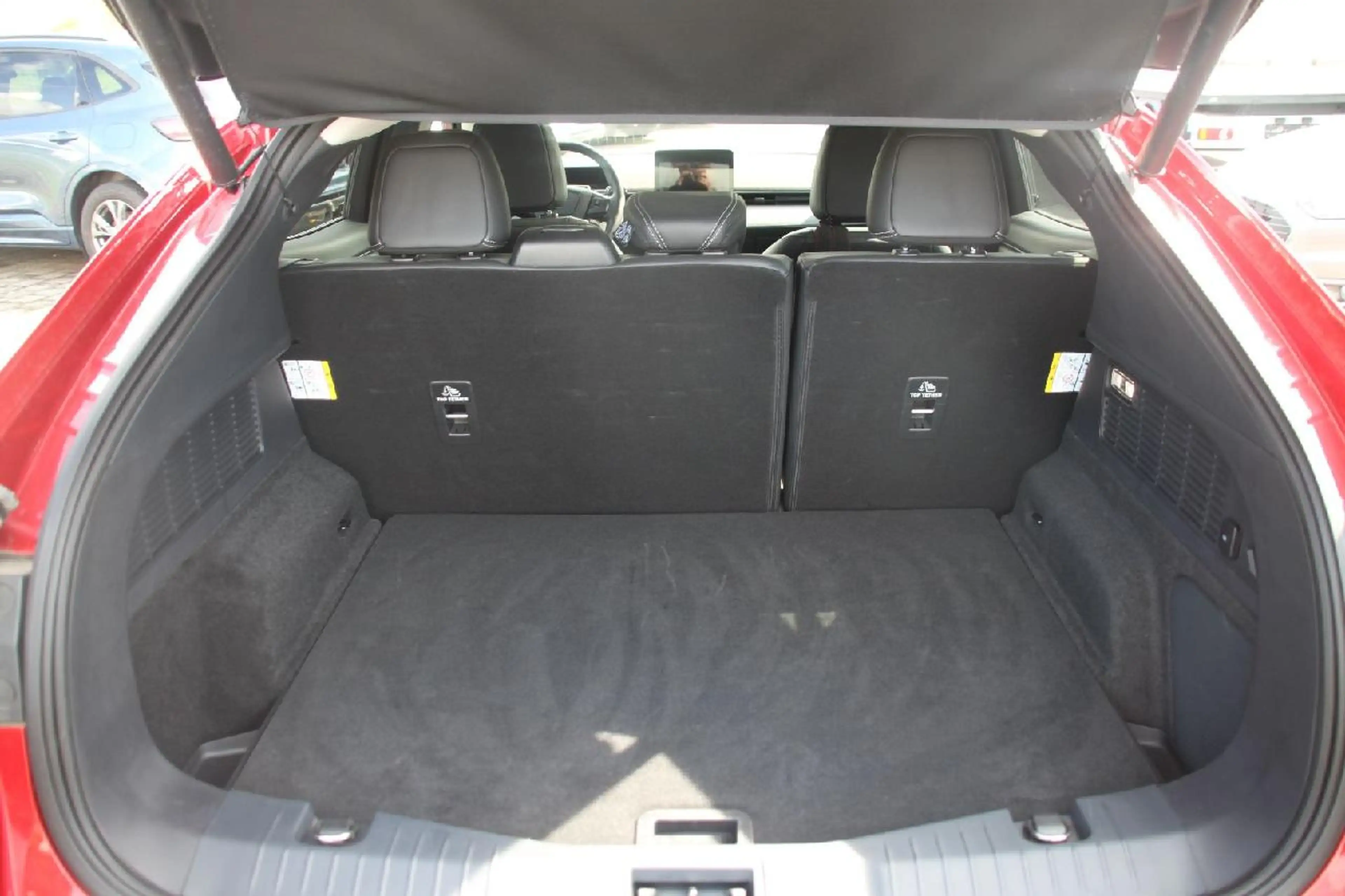 Ford Mustang Mach-E Premium+B&O+SHZ+LMF+NAVI+KLIMA+PANO+ — photo 9