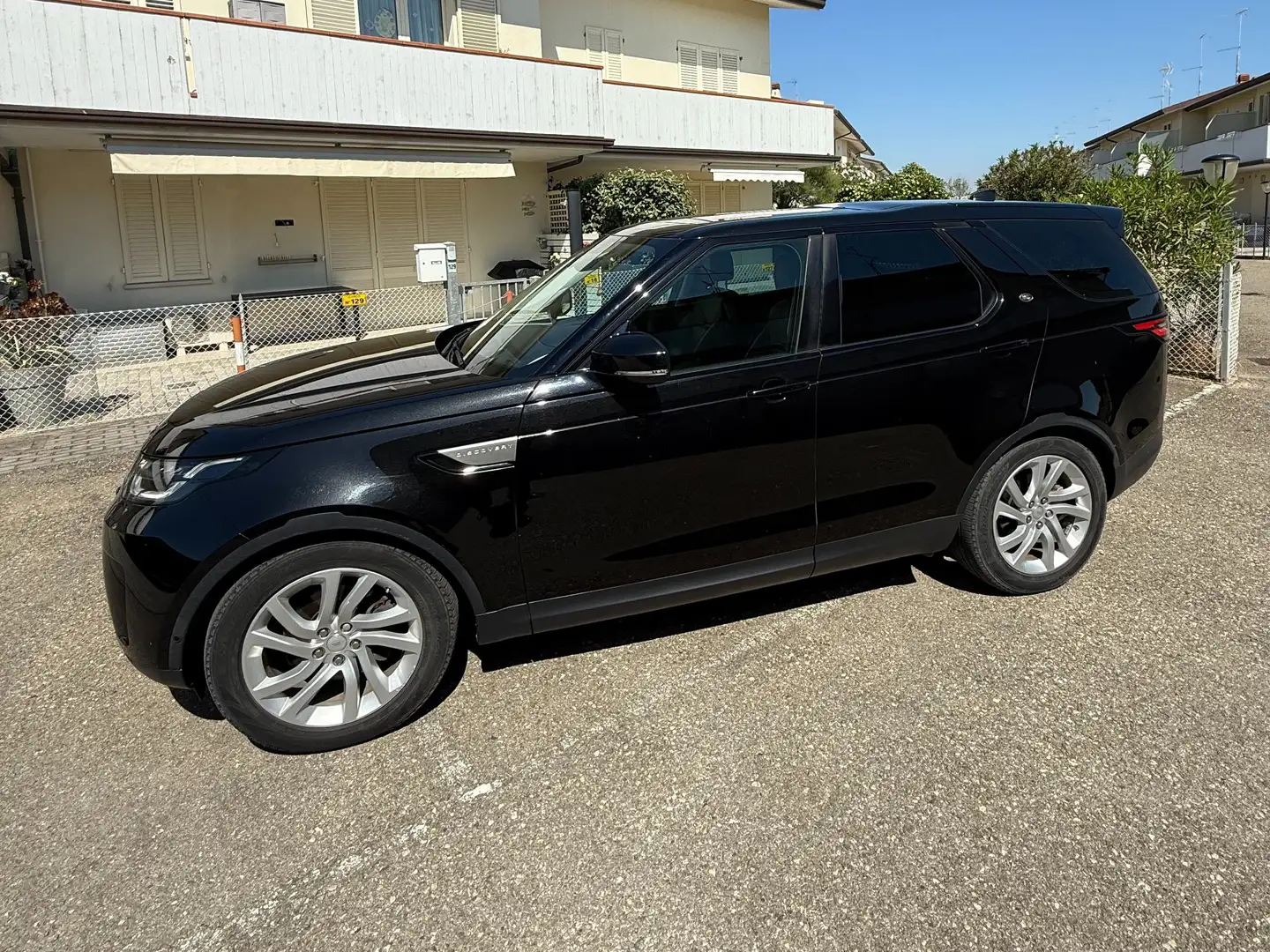 Land Rover Discovery LAND ROVER Discovery2.0SD4 7 POSTI Fekete - 1
