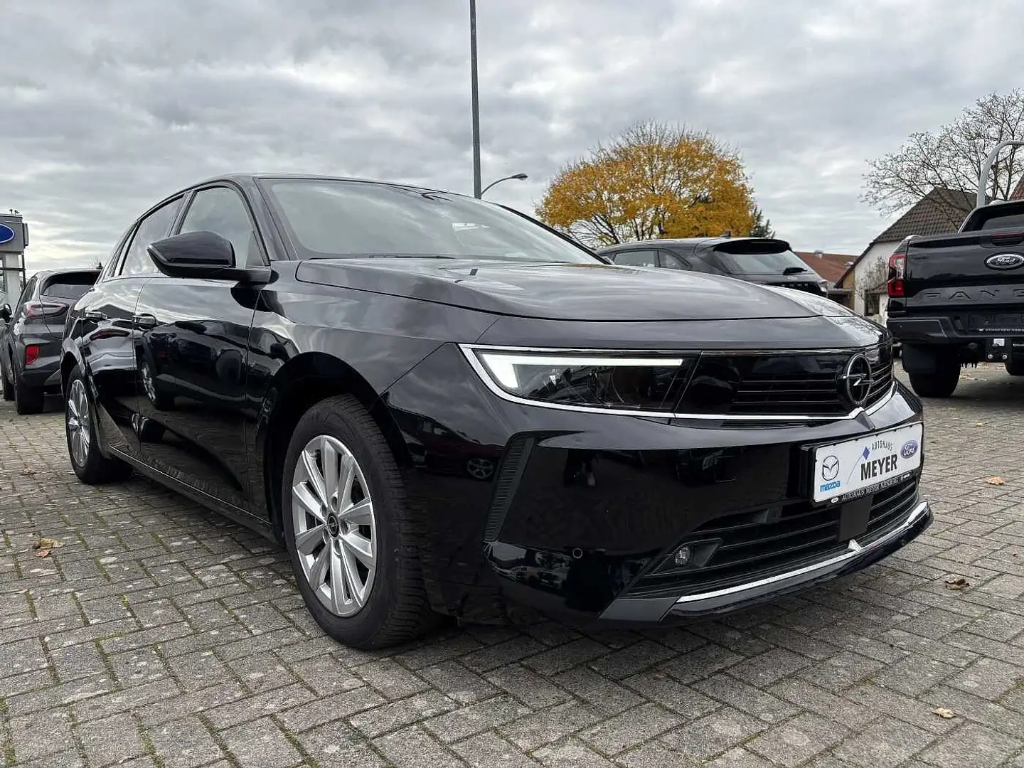 Opel Astra 1.2 Turbo Elegance Schwarz - 1