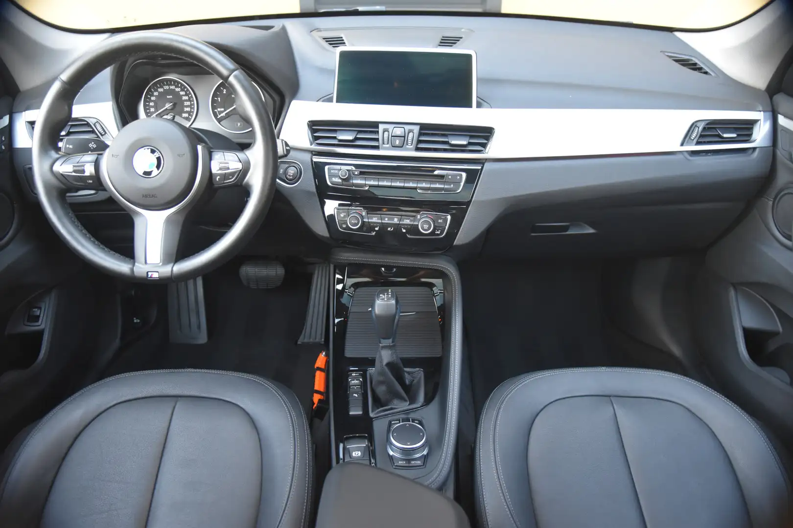 BMW X1 sDrive20i High Executive * Panoramadak * Leder * L Zwart - 2