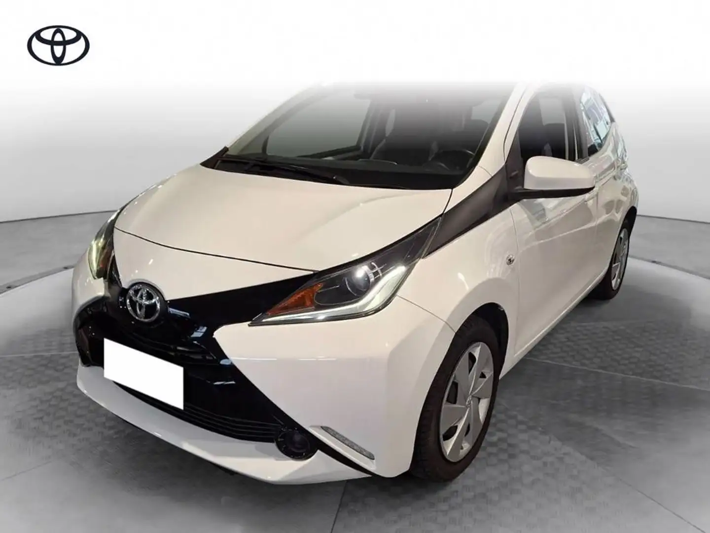 Toyota Aygo 1.0 x-play 5p my15 - 1