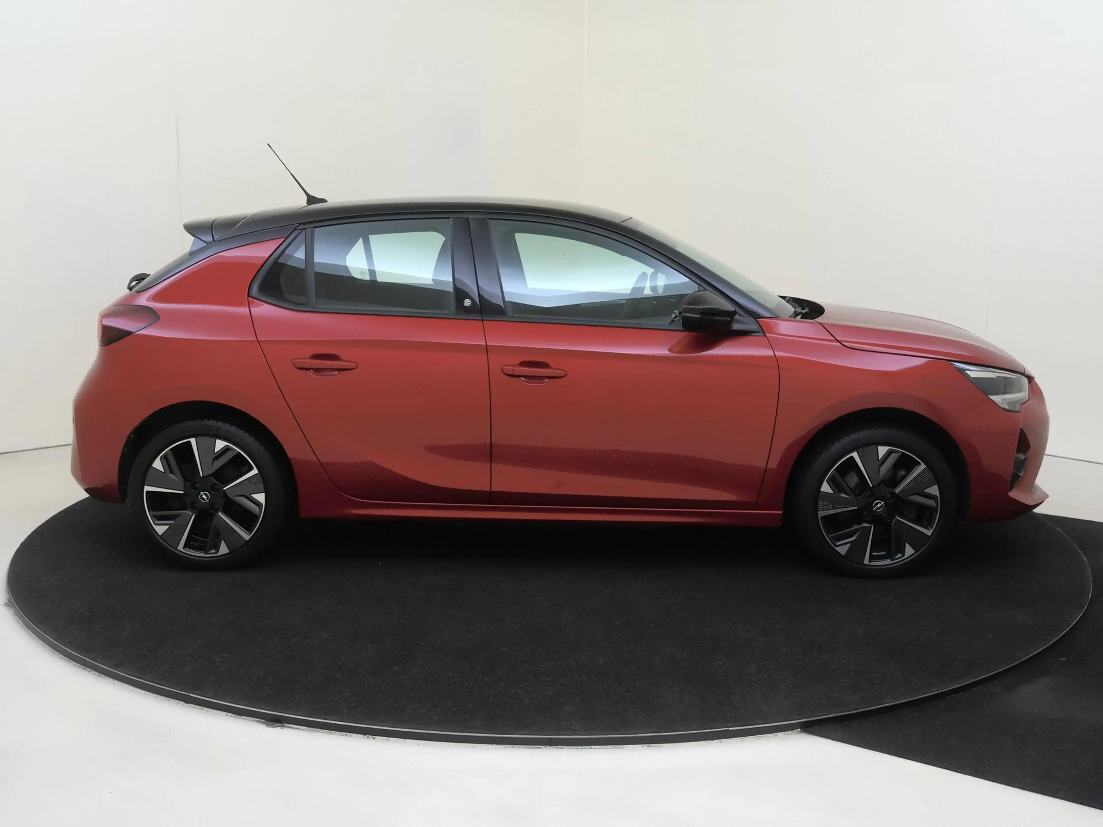 Opel Corsa-e GS Line 50 kWh Navigatie | Cruise control | LM vel — photo 9