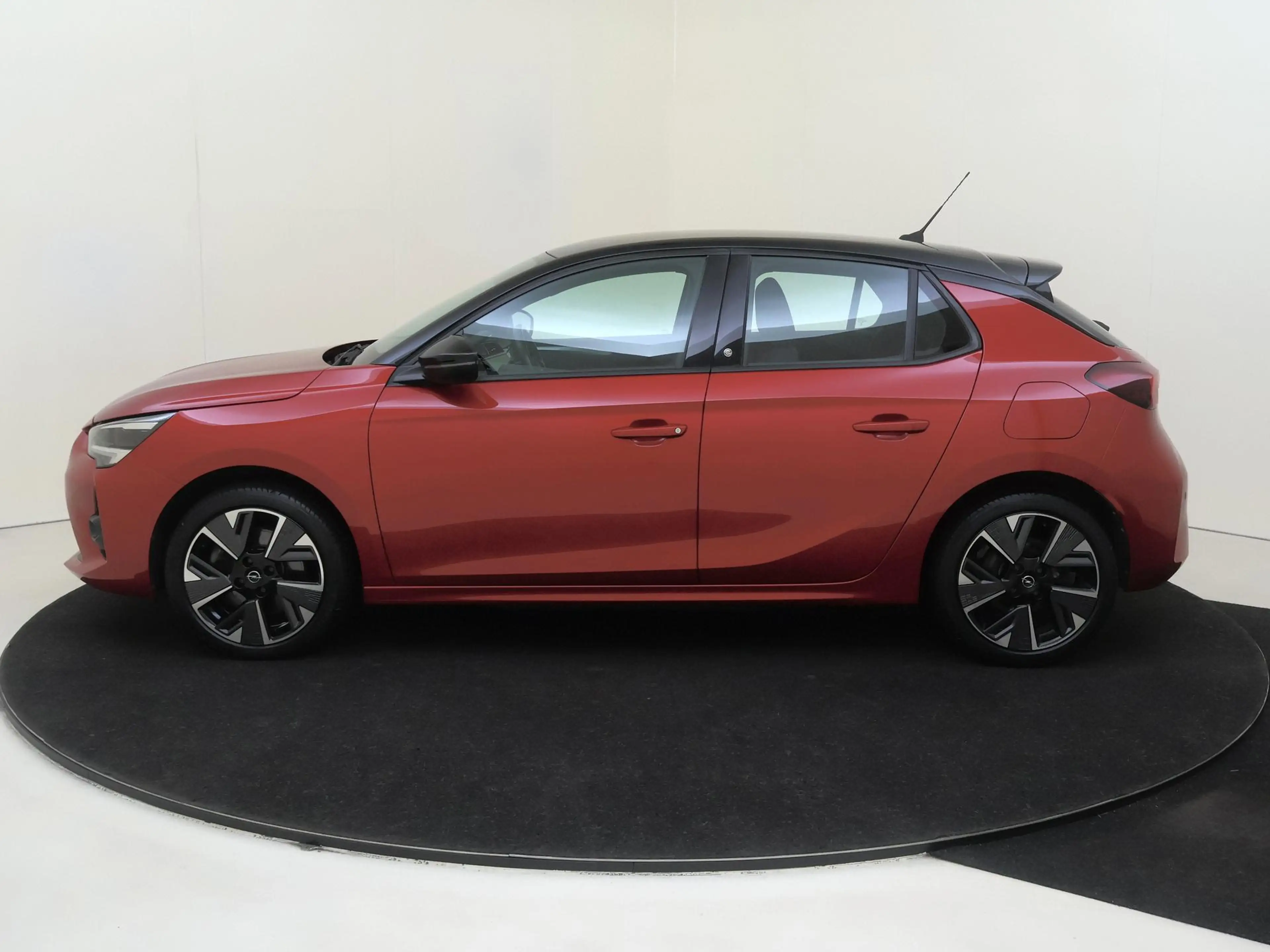 Opel Corsa-e GS Line 50 kWh Navigatie | Cruise control | LM vel — photo 8