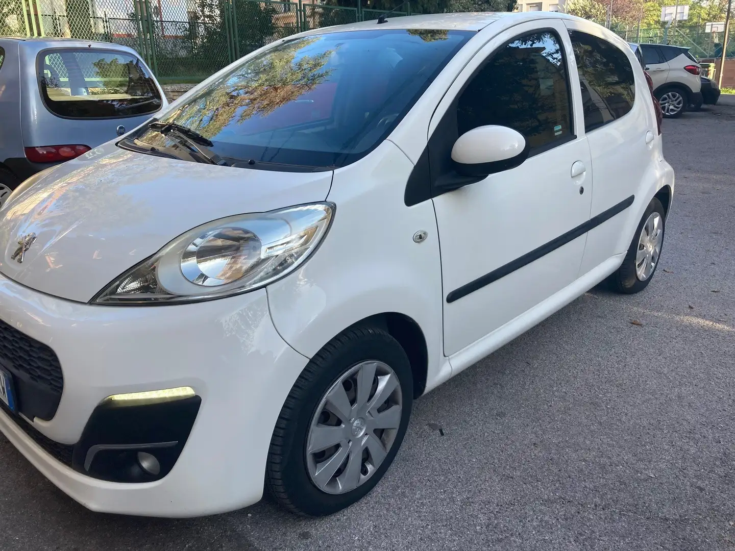 Peugeot 107 107 2012 5p 1.0 12v Active 2tronic Biały - 2