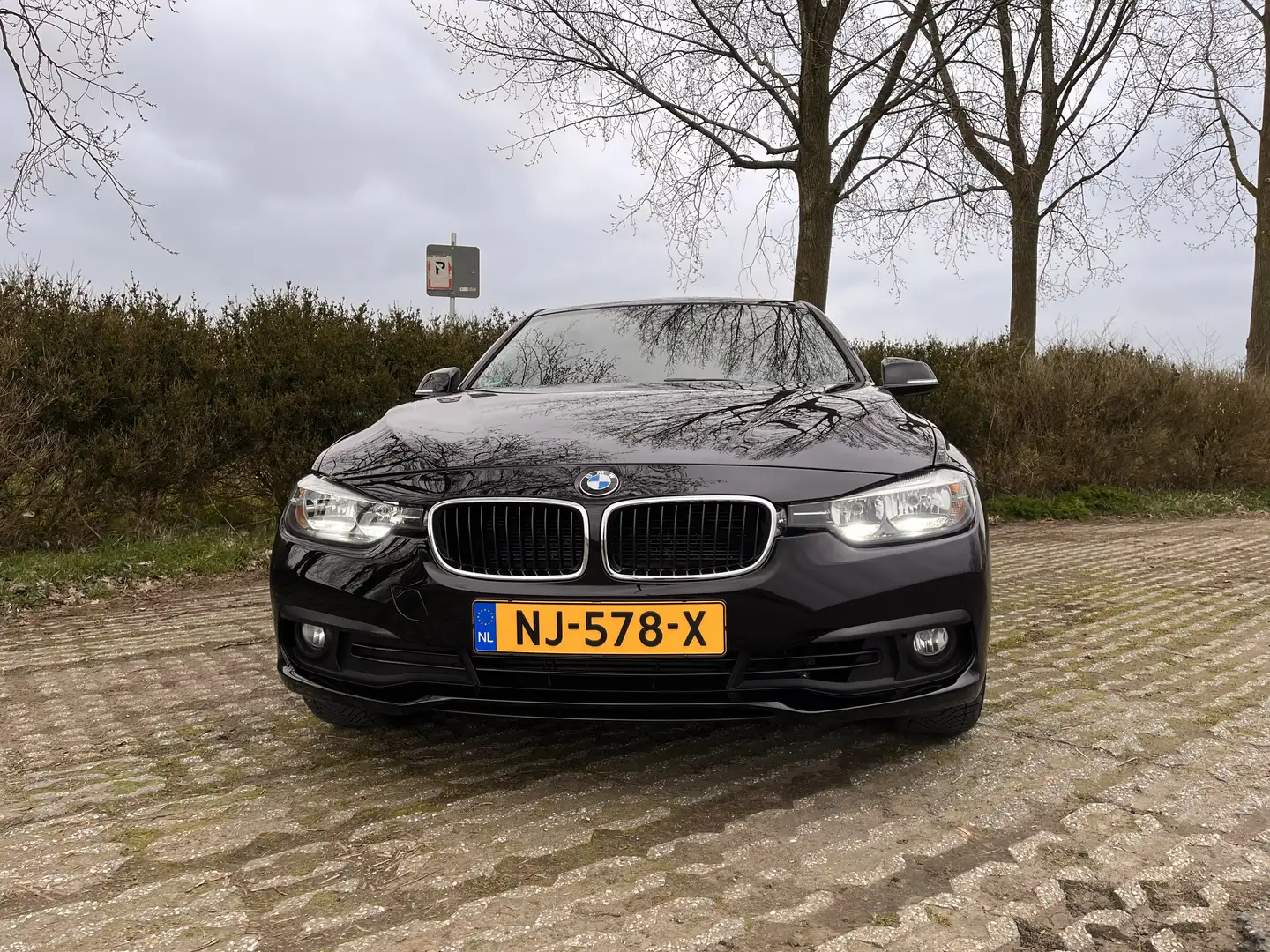 BMW 318 i | 3-serie| parkeersensoren| cruise control | 19 Zwart - 1