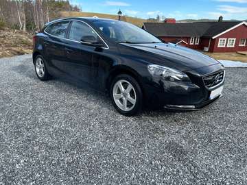 V40 2.0 D2 Momentum Geartronic