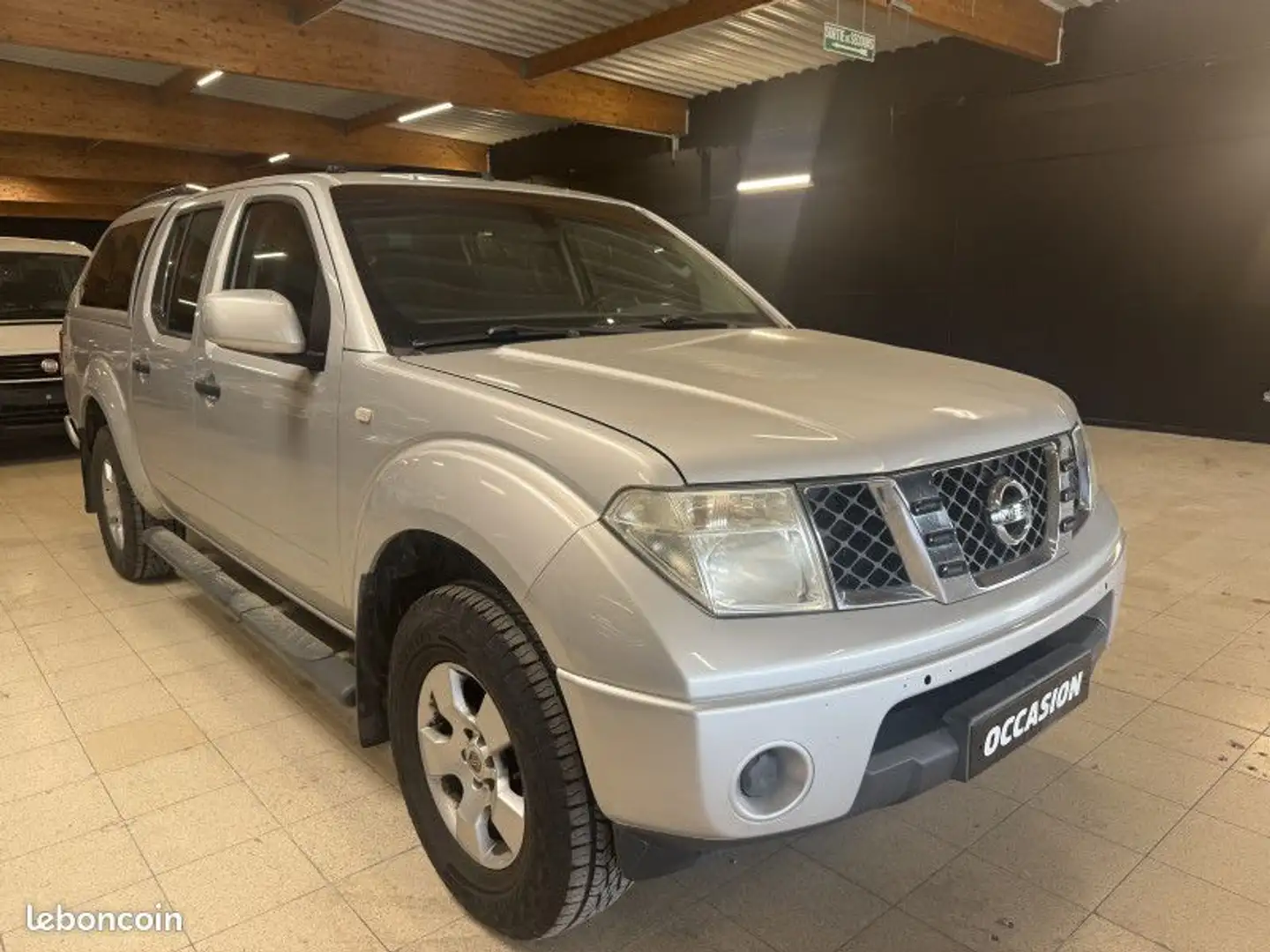 Nissan Navara 2.5 DCI 174CH DOUBLE-CAB LE Gris - 1