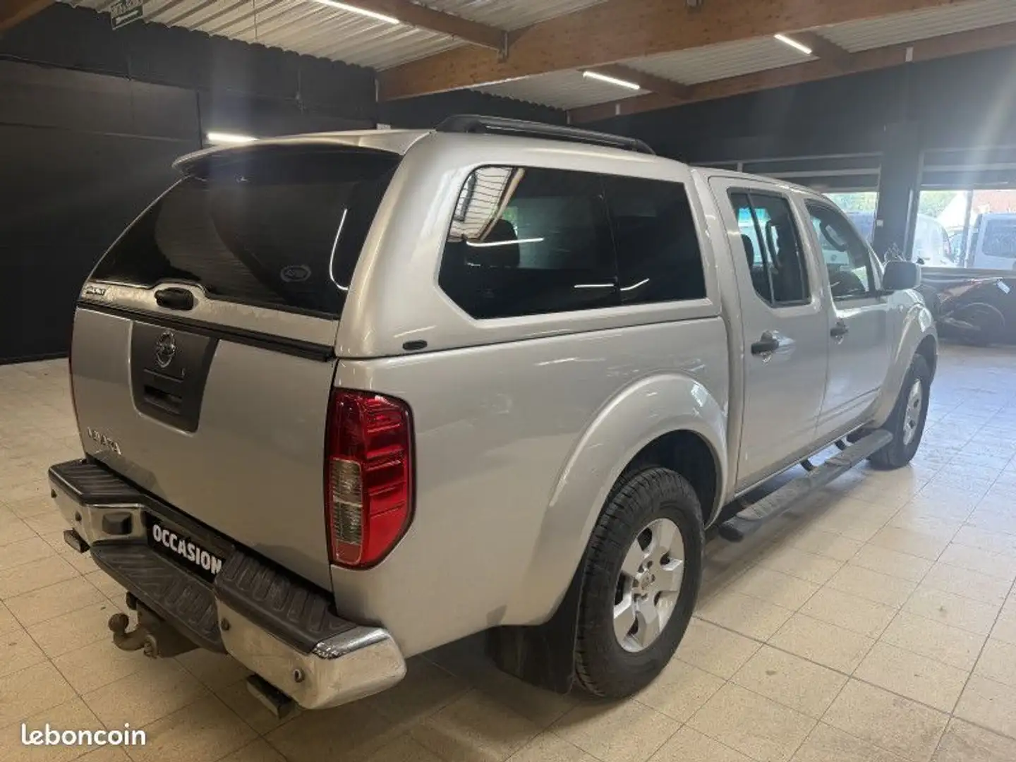 Nissan Navara 2.5 DCI 174CH DOUBLE-CAB LE Gris - 2