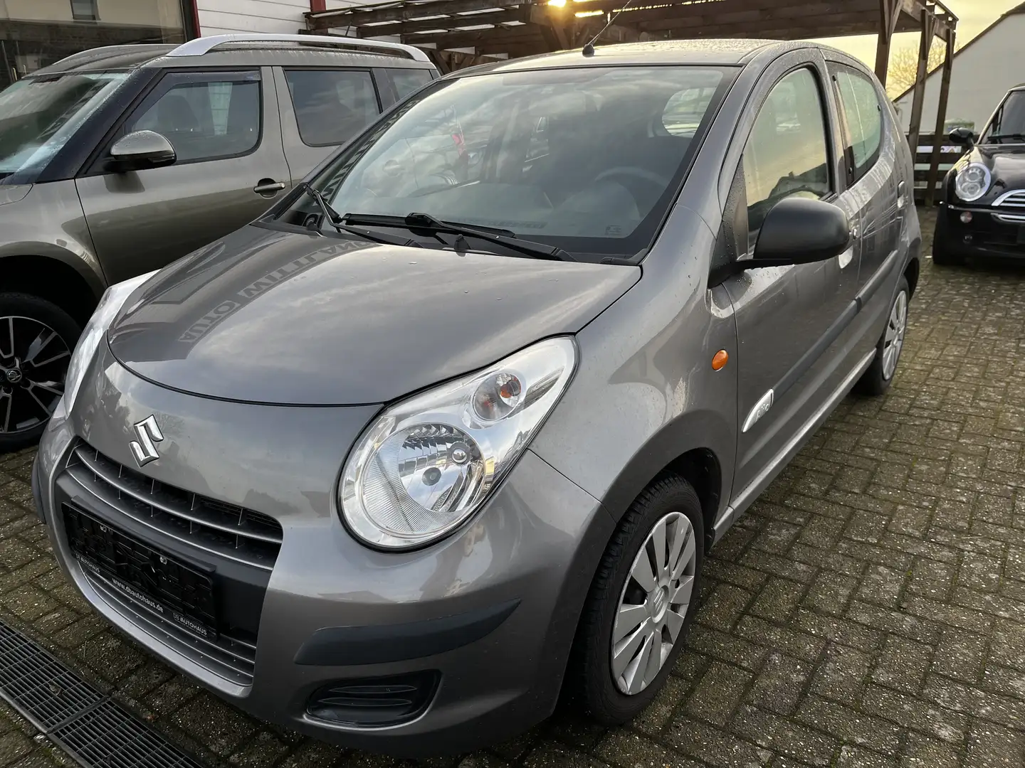 Suzuki Alto Basis Grau - 1