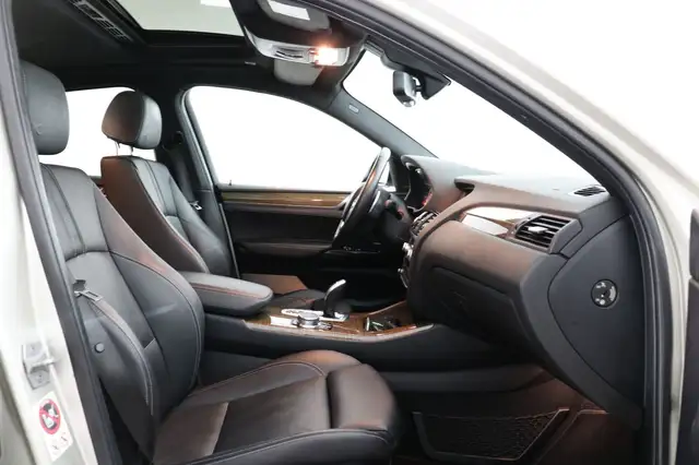 BMW X4 view 14