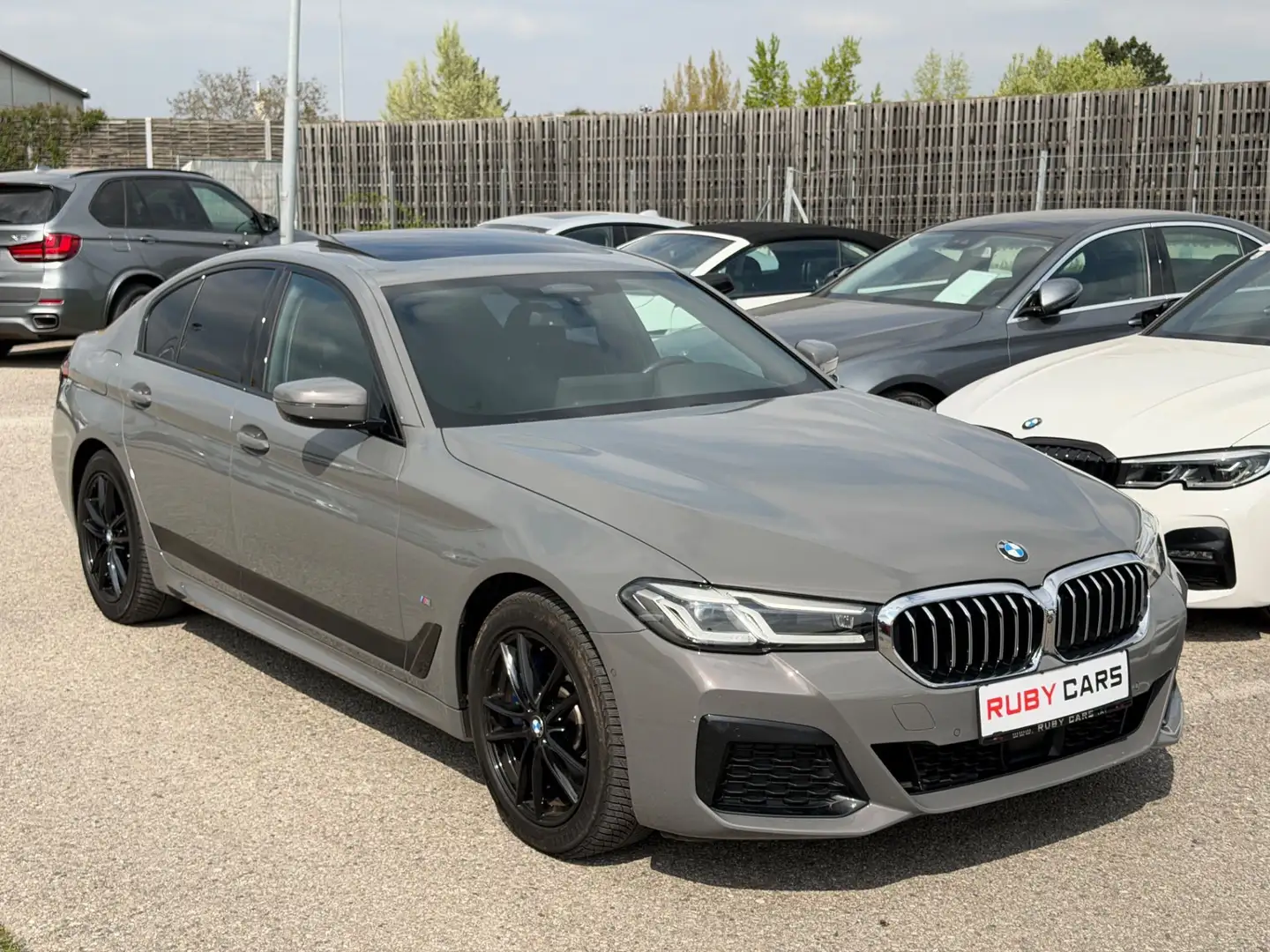 BMW 530 e PHEV Aut. M Sport Sonderlack /360* / Kamera / H Silber - 1