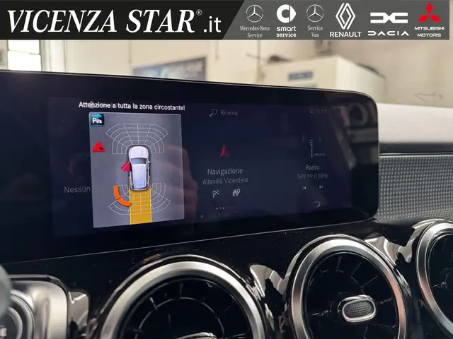 Mercedes-Benz GLB view 13