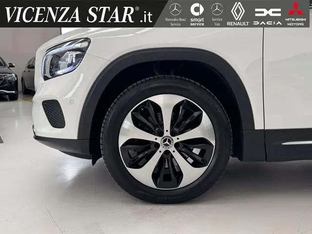 Mercedes-Benz GLB view 5