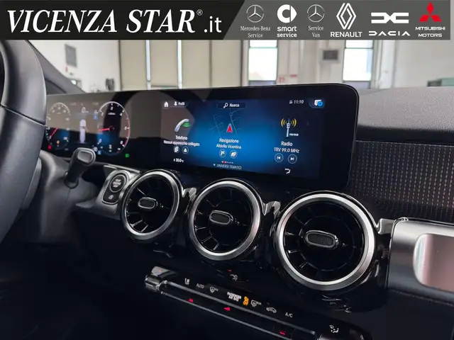 Mercedes-Benz GLB view 12
