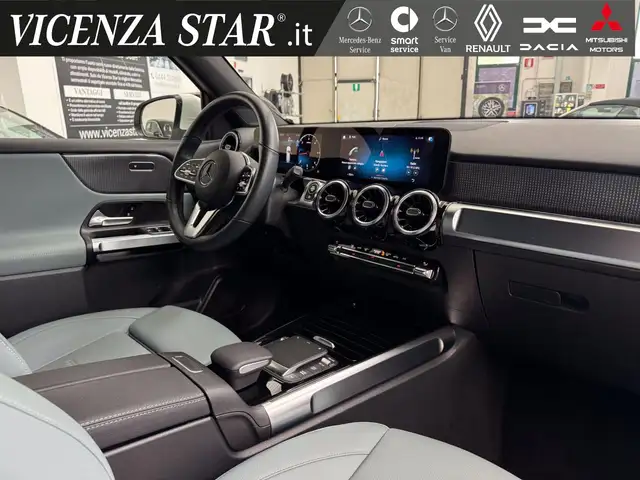 Mercedes-Benz GLB view 11