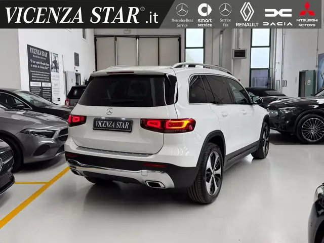 Mercedes-Benz GLB view 3