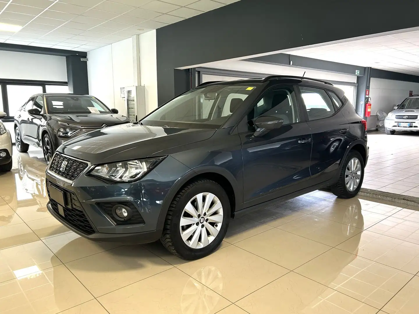 SEAT Arona 1.0 TGI Style Grigio - 1