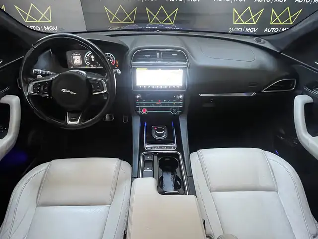 Jaguar F-Pace view 10