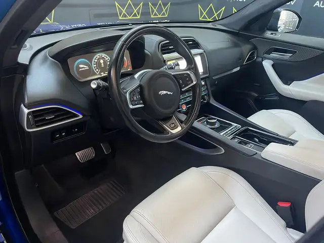 Jaguar F-Pace view 8