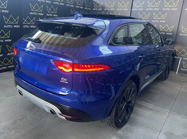 Jaguar F-Pace view 4