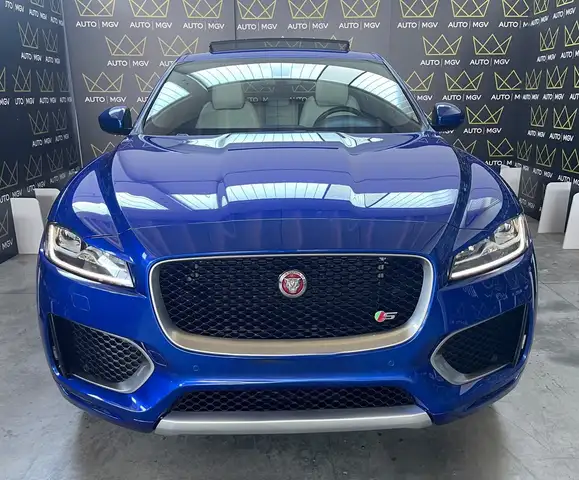 Jaguar F-Pace view 2