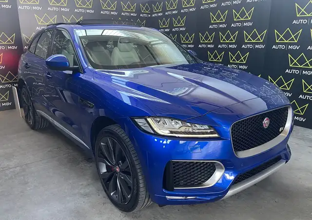 Jaguar F-Pace view 3