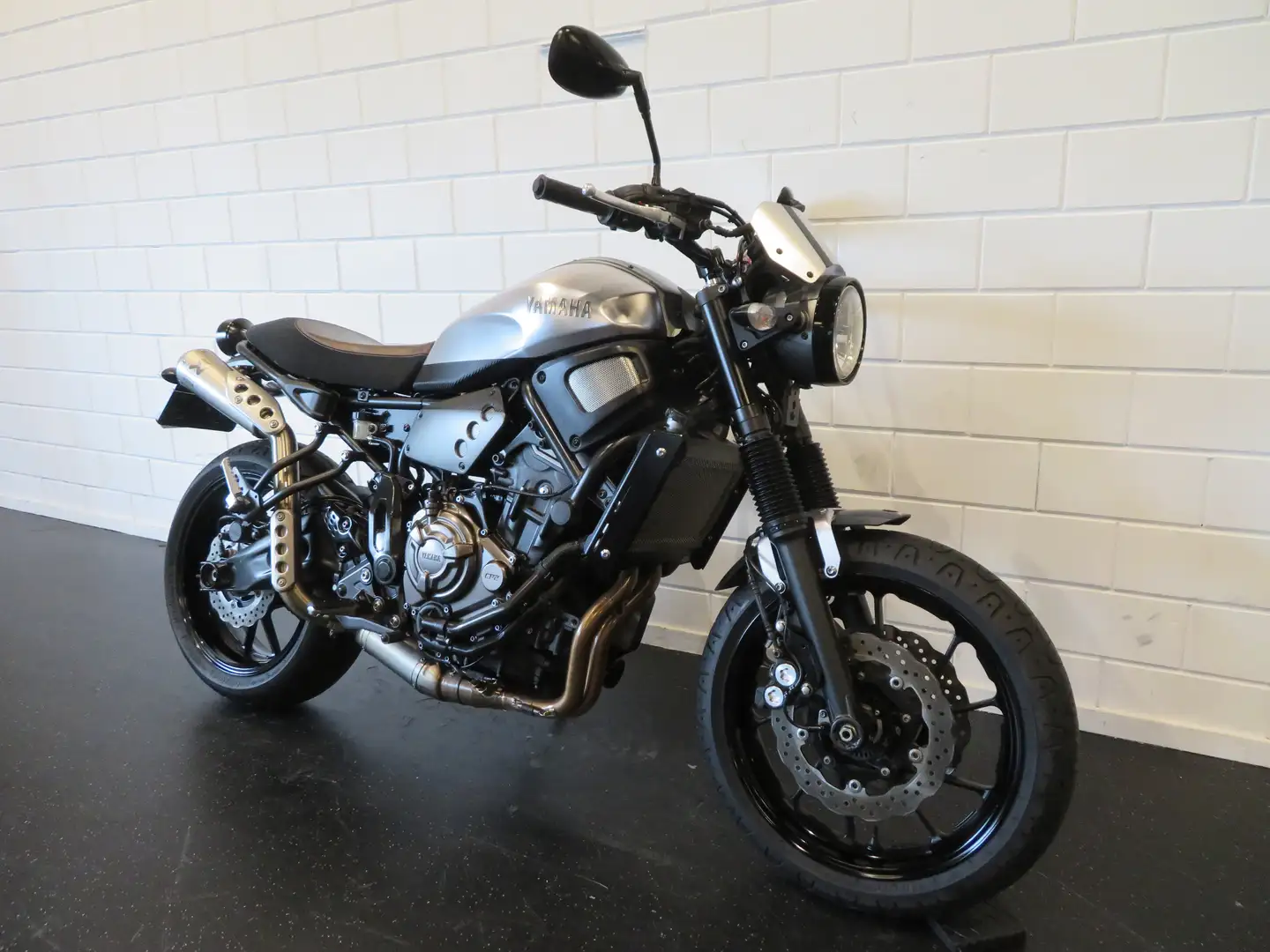 Yamaha XSR 700 XSR700 ABS AKRA PERFECT! Stříbrná - 2