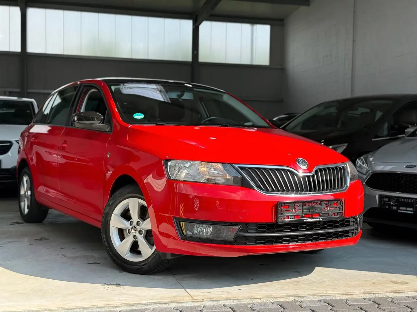 Skoda Rapid/Spaceback Spaceback Ambition SHZ Panorama-Dach Červená - 2
