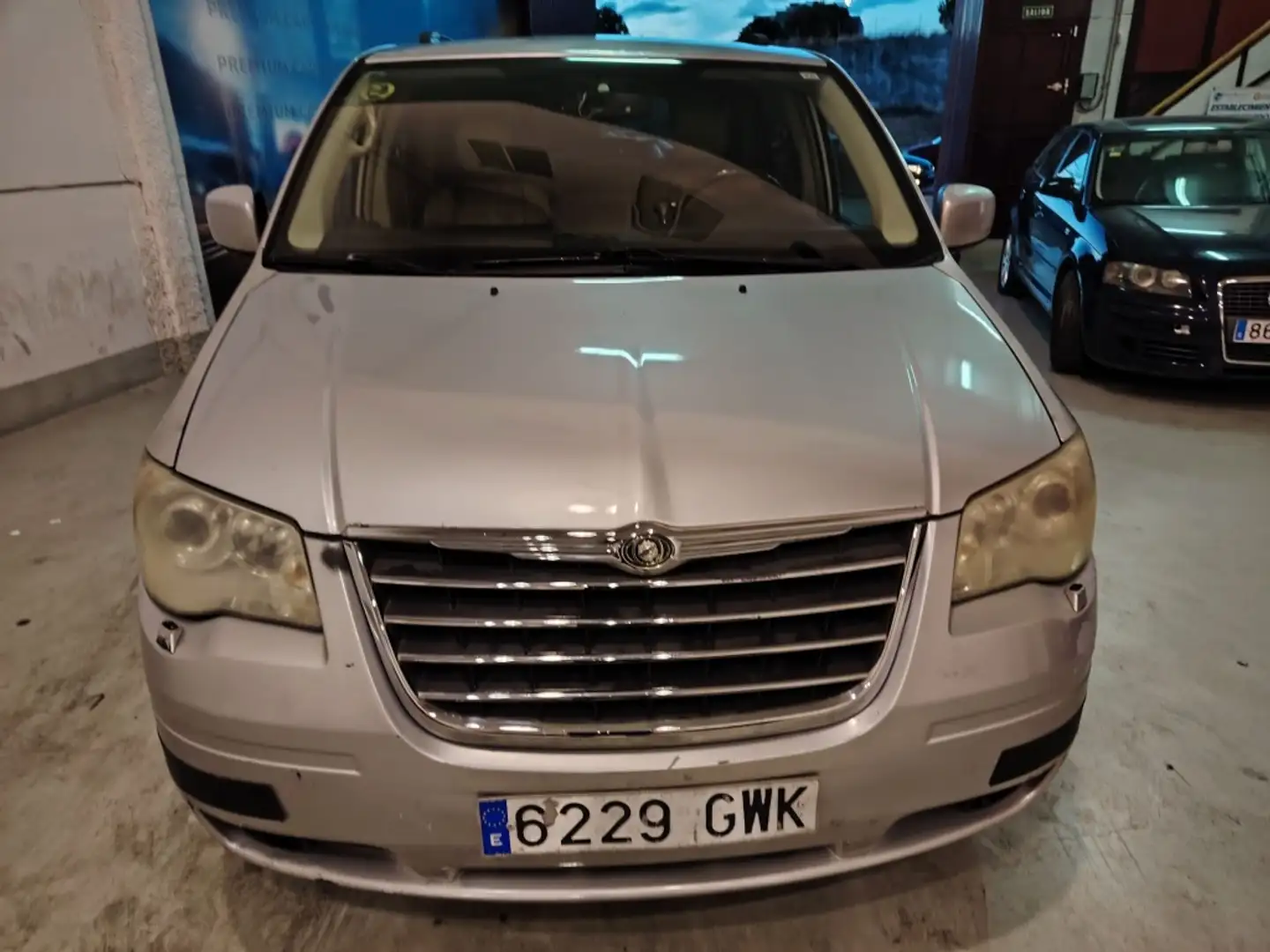 Chrysler Voyager Grand 2.8CRD Limited Entret. Aut. Grau - 2