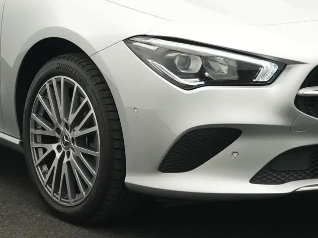 Mercedes-Benz CLA view 9