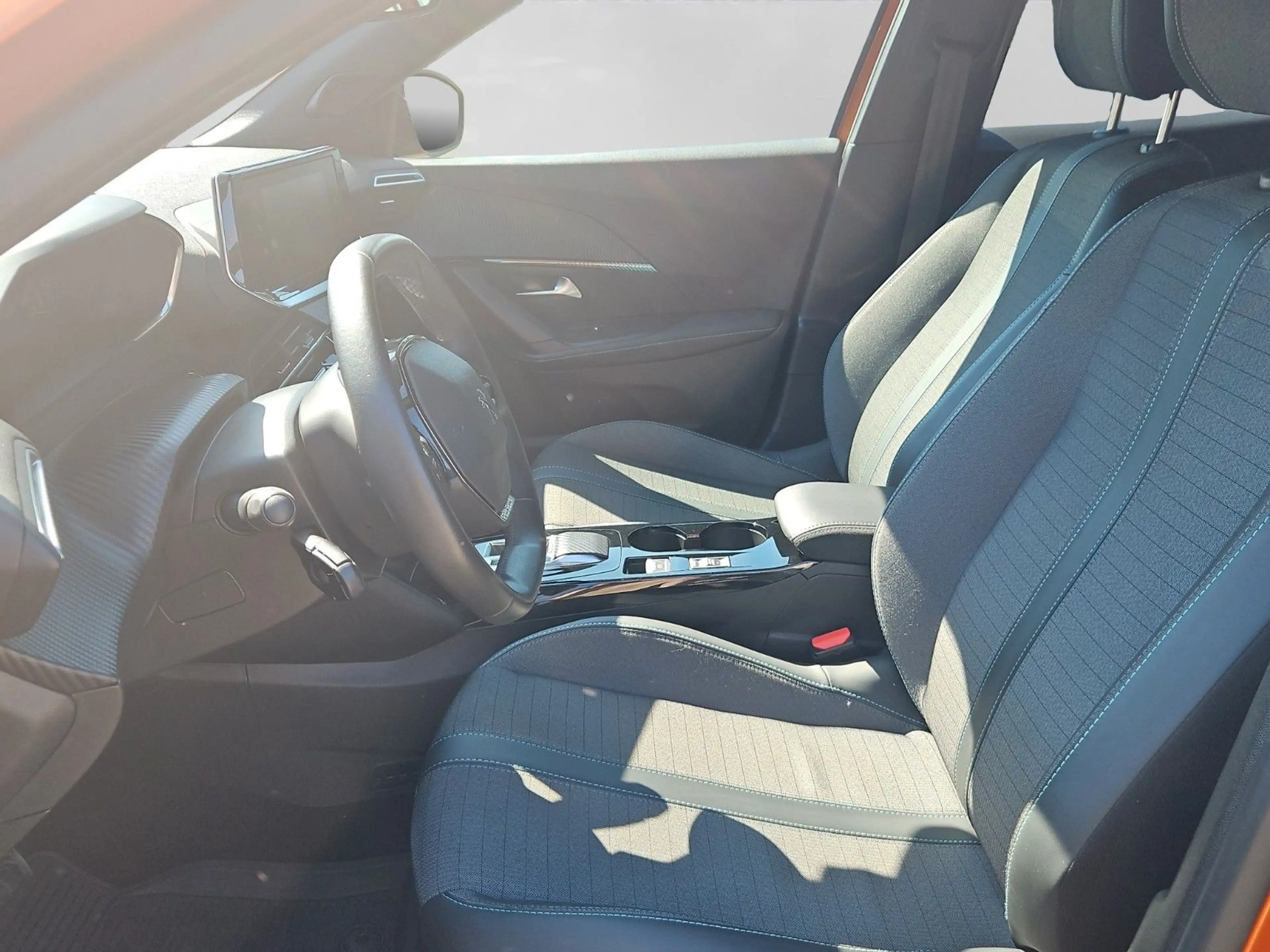 Peugeot 2008 e- Allure, Navi — photo 9