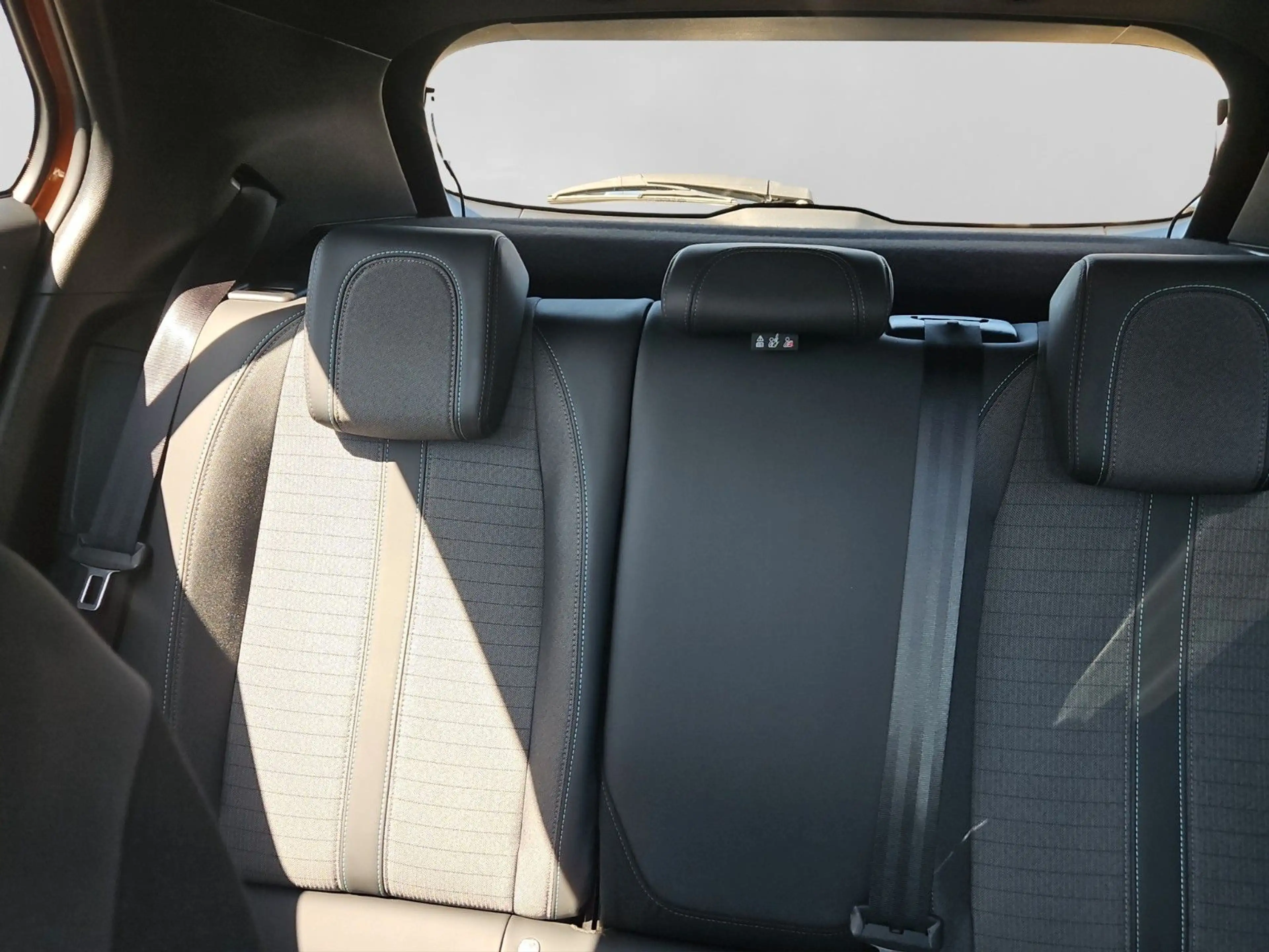 Peugeot 2008 e- Allure, Navi — photo 13