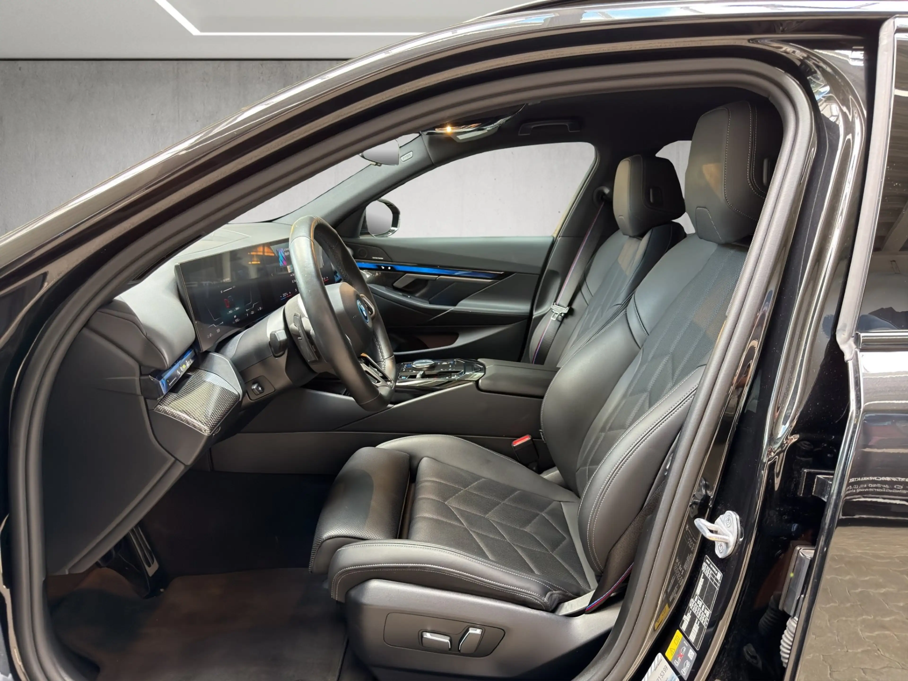 BMW i5 eDrive40 — photo 9