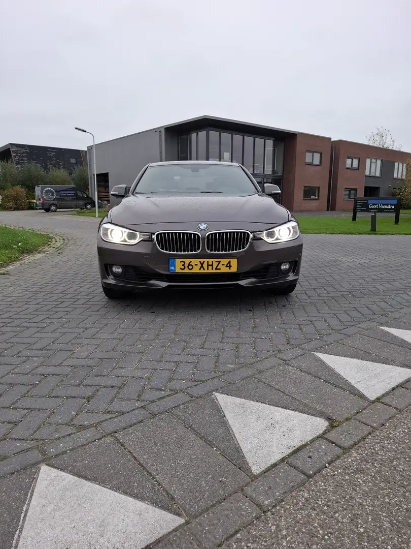 BMW 330 320i Executive Bruin - 1