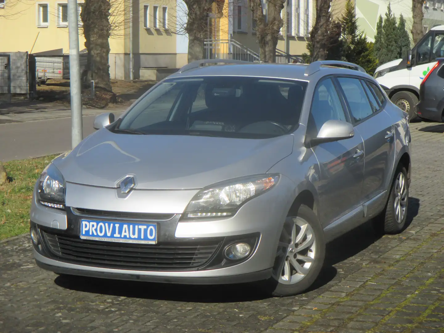 Renault Megane 1.2 TCe Paris 1 Hand TÜV 06/2026 Silber - 1