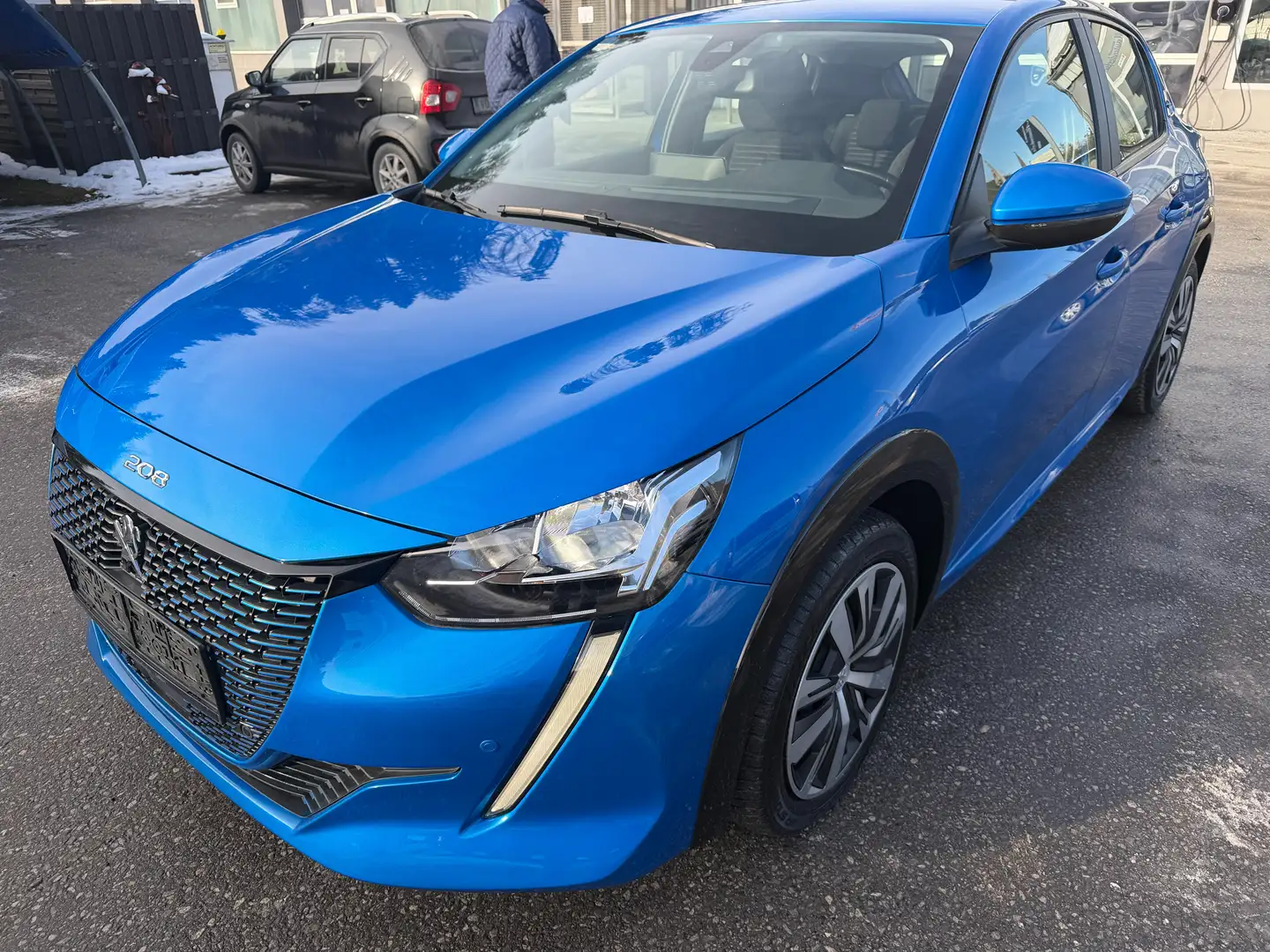 Peugeot 208 e- Active Blau - 2