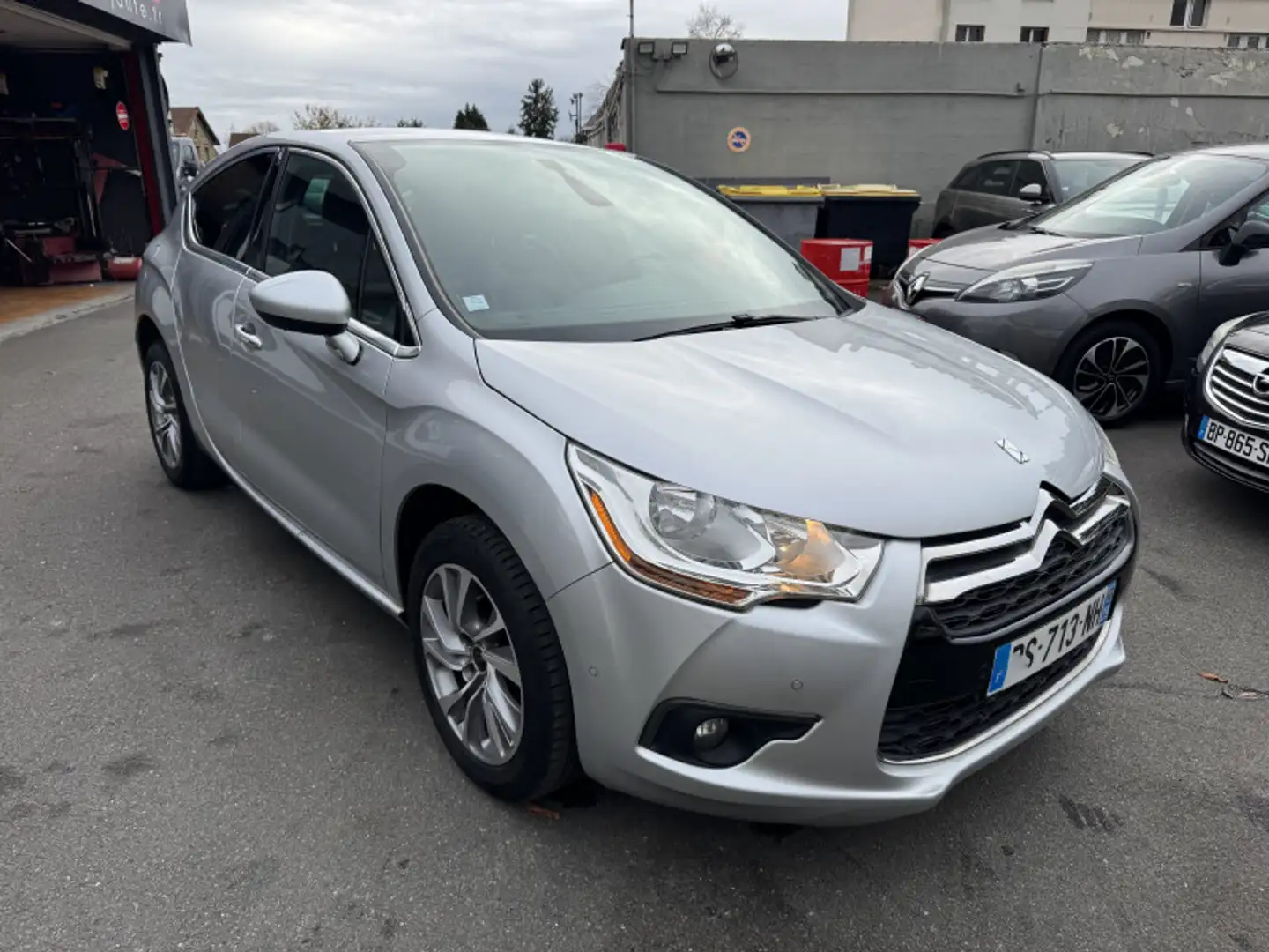 Citroen DS4 1.2 PURETECH 130CH SO CHIC S\u0026S Grau - 2